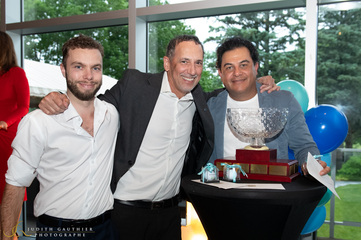 Félicitations au quatuor gagnant, formé de Frédéric Oliva, Dr Vincent Oliva, M. Nixon Cerna et Dr Patrick Gilbert (absent de la photo)!